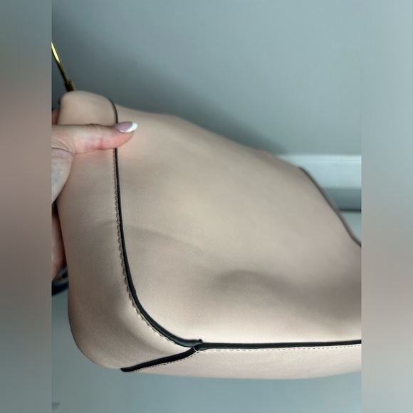 EUC Karl Lagerfeld Tote no call outs - Picture 13 of 15